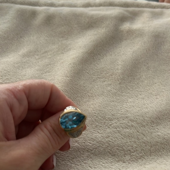 Blue Topaz 14KT gold stunning ring with diamonds - Picture 4 of 9